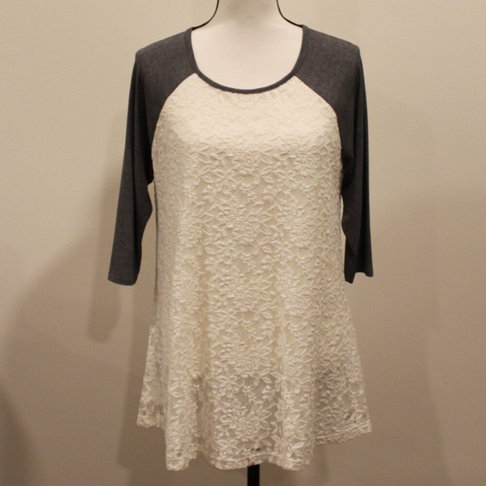 Discount Divas Lace/Grey Top Size M